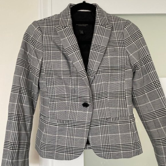 Beautiful suit from BR - Picture 1 of 7